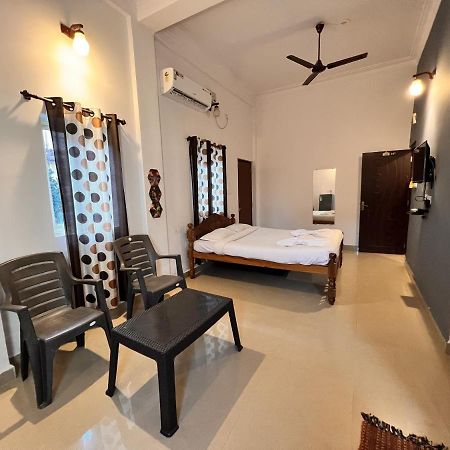 Candolim Glitter Sand Exterior photo
