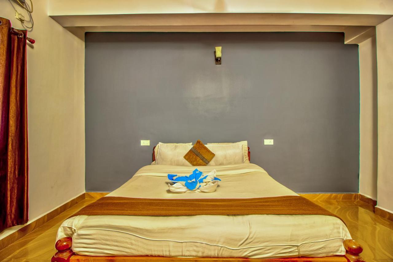 Candolim Glitter Sand Exterior photo