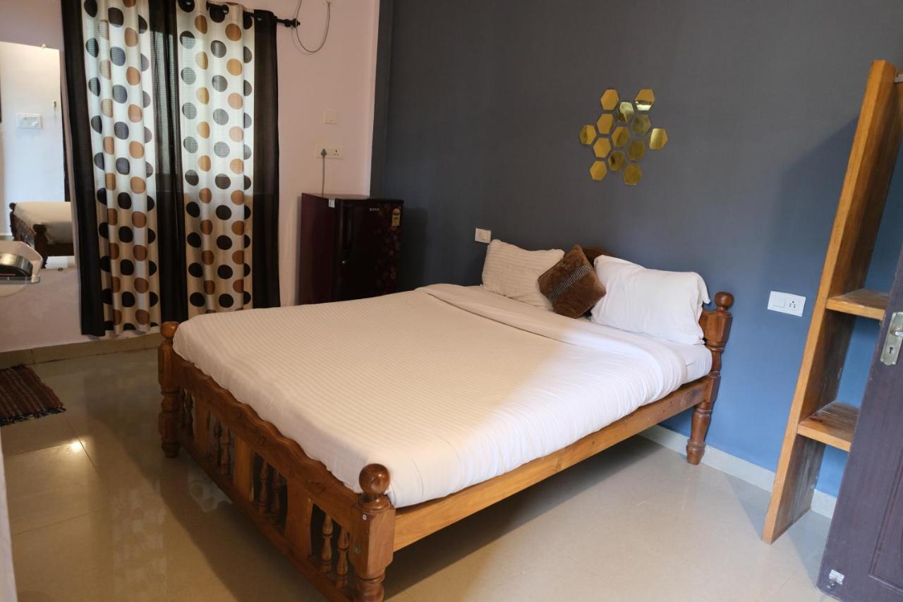 Candolim Glitter Sand Exterior photo