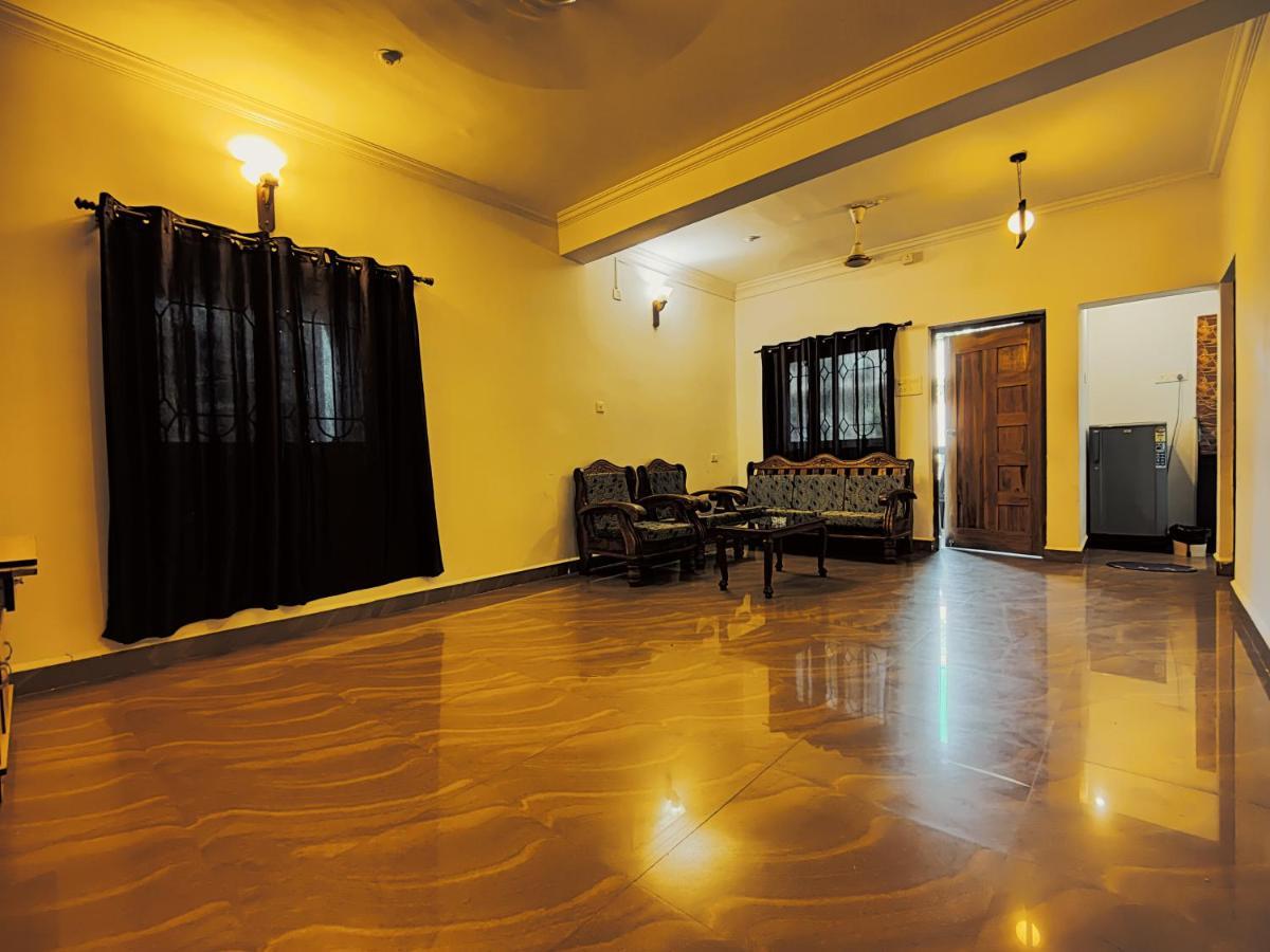 Candolim Glitter Sand Exterior photo