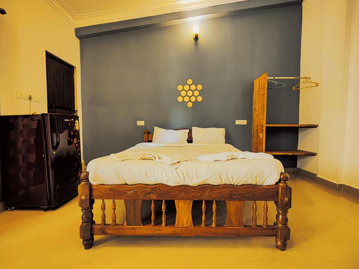 Candolim Glitter Sand Exterior photo