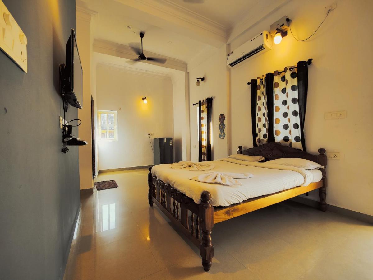 Candolim Glitter Sand Exterior photo