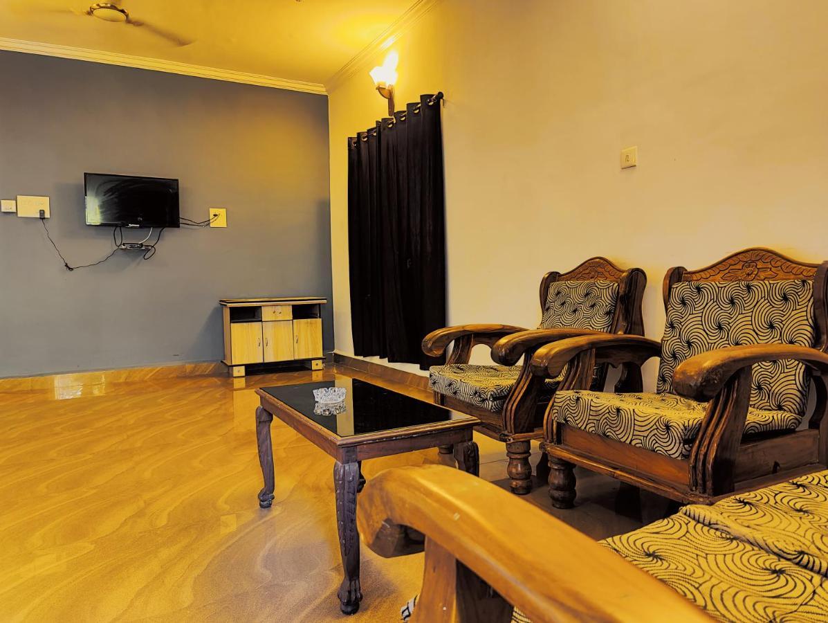Candolim Glitter Sand Exterior photo