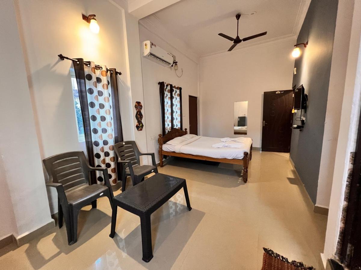 Candolim Glitter Sand Exterior photo