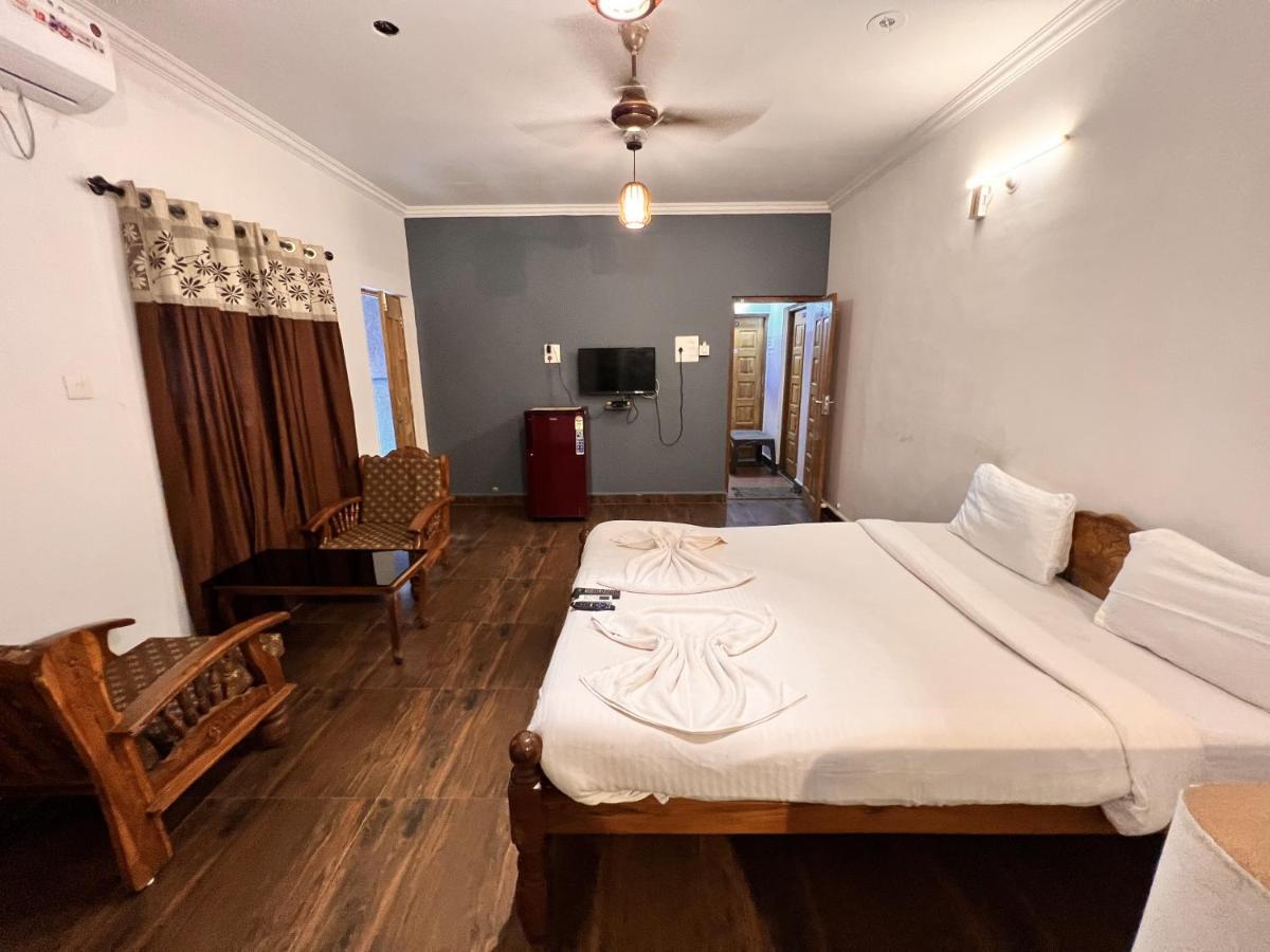 Candolim Glitter Sand Exterior photo