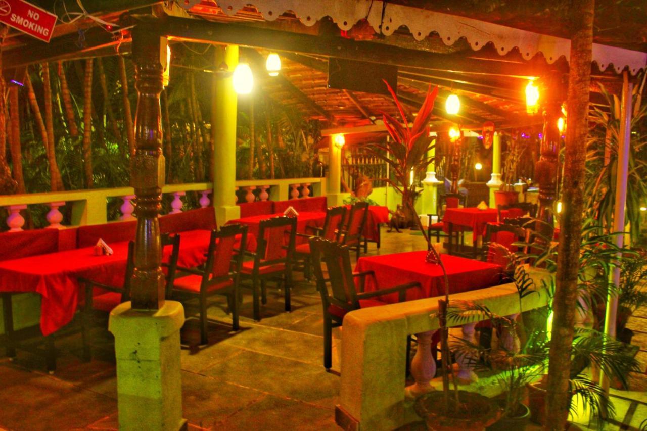 Candolim Glitter Sand Exterior photo
