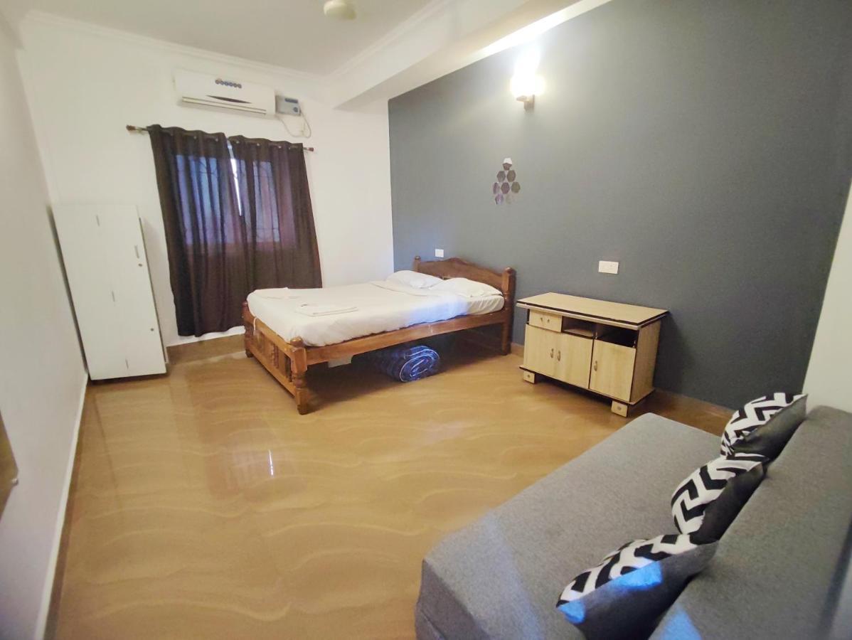Candolim Glitter Sand Exterior photo